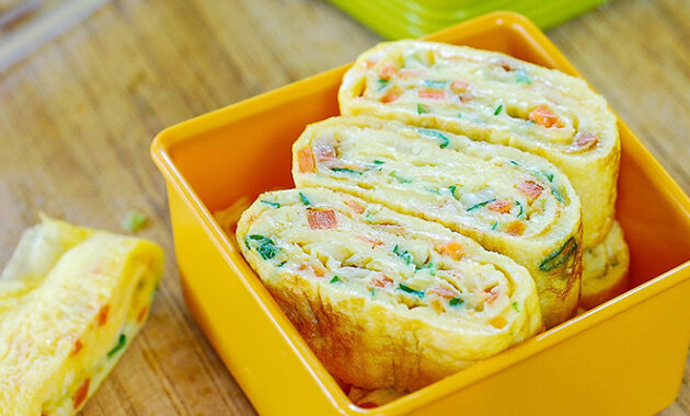 Cara Membuat Omelet Gulung ala Korea